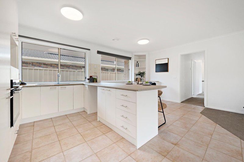 Photo - 29 Macedon Crescent, Palmerston ACT 2913 - Image 7