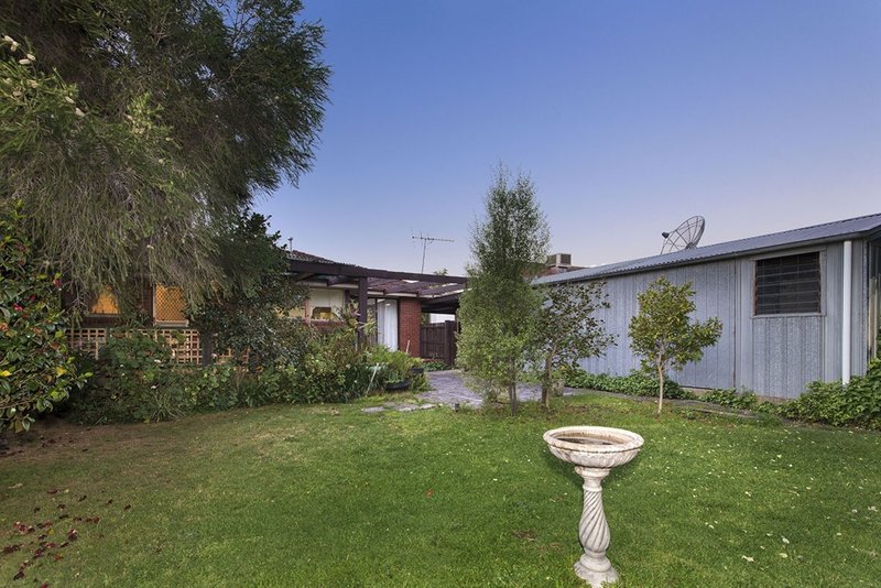 Photo - 29 Madigan Crescent, Mill Park VIC 3082 - Image 8