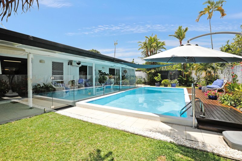 Photo - 29 Maple Street, Holloways Beach QLD 4878 - Image 13