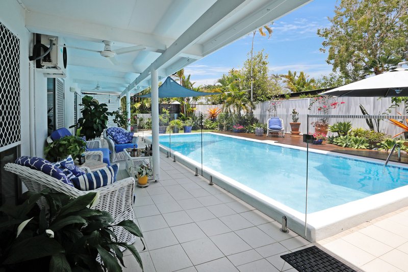 Photo - 29 Maple Street, Holloways Beach QLD 4878 - Image 14