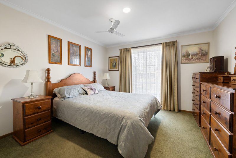 Photo - 29 Maplehurst Avenue, Hoppers Crossing VIC 3029 - Image 7