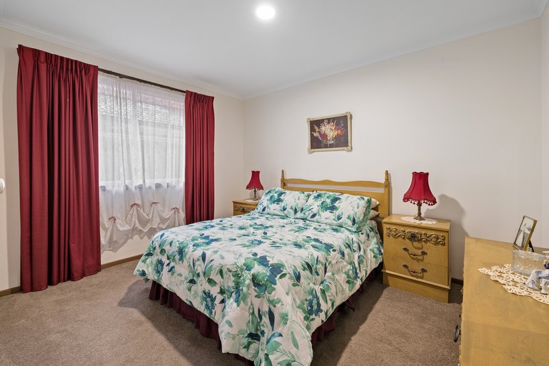 Photo - 29 Maplehurst Avenue, Hoppers Crossing VIC 3029 - Image 9