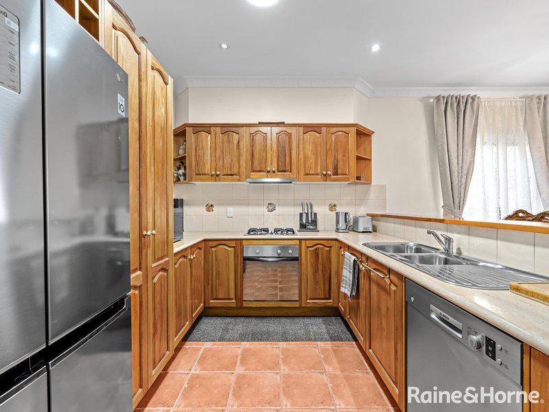 Photo - 29 Mapleton Crescent, Forest Lake QLD 4078 - Image 4