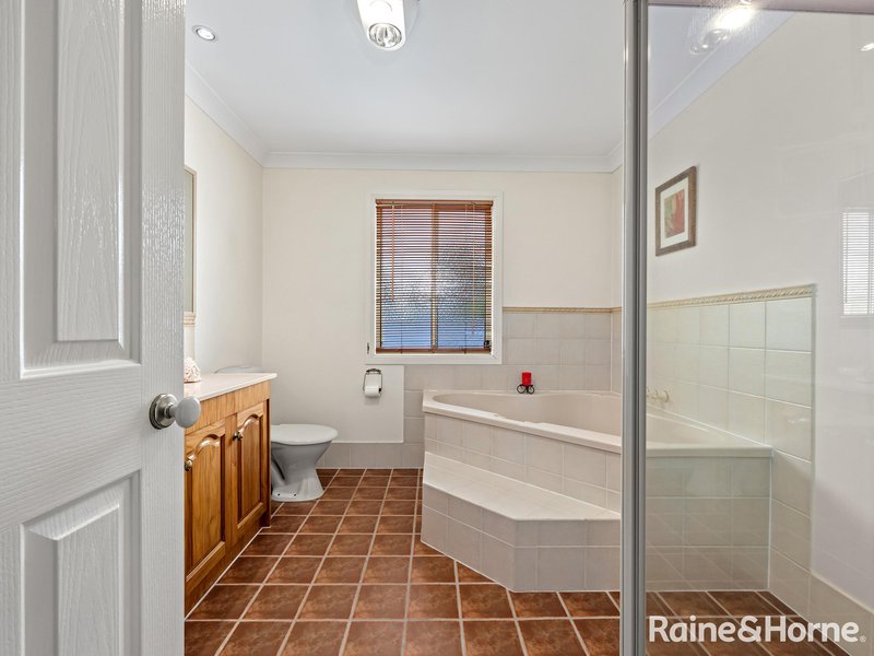 Photo - 29 Mapleton Crescent, Forest Lake QLD 4078 - Image 6