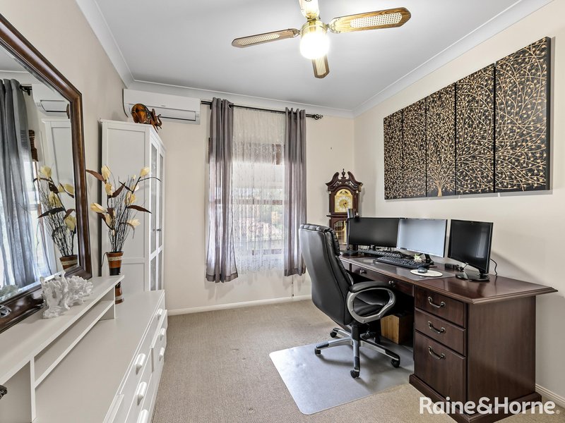 Photo - 29 Mapleton Crescent, Forest Lake QLD 4078 - Image 8