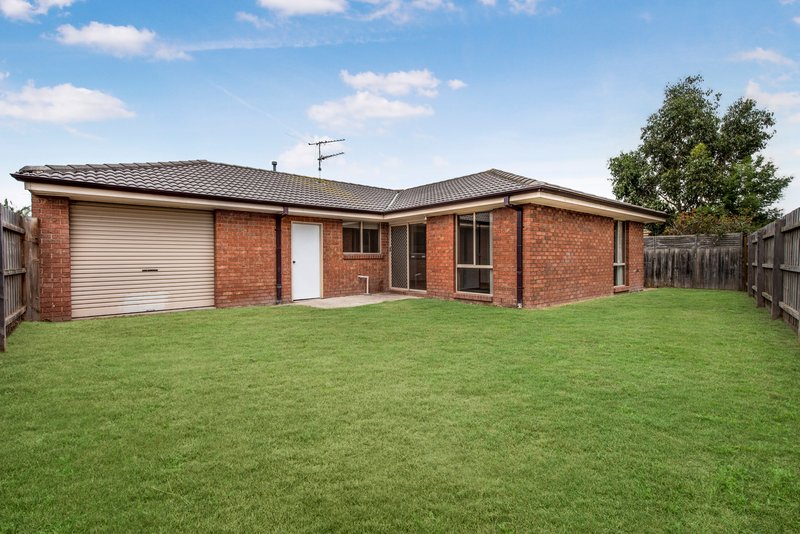 Photo - 29 Maria Crescent, Pakenham VIC 3810 - Image 8