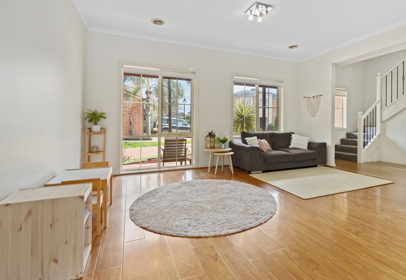 Photo - 29 Marinique Drive, Aspendale Gardens VIC 3195 - Image 3