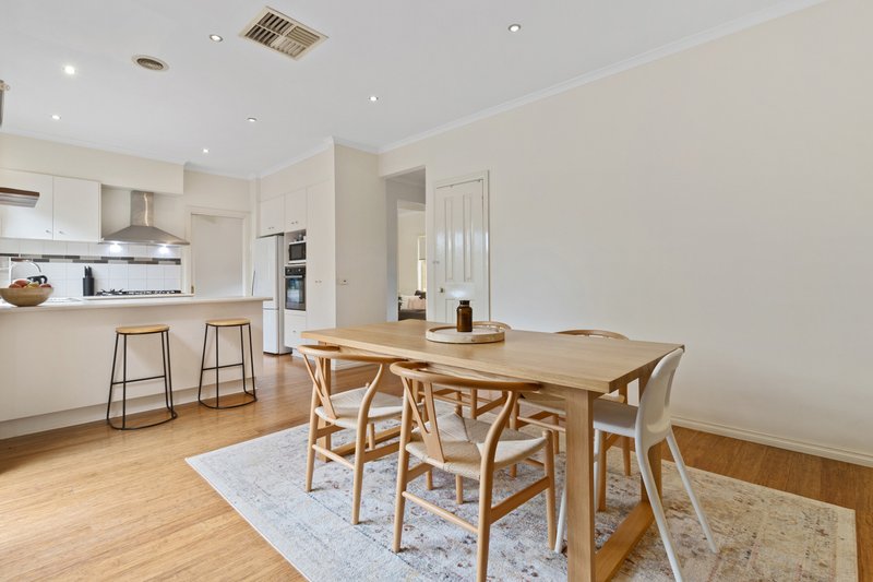 Photo - 29 Marinique Drive, Aspendale Gardens VIC 3195 - Image 5