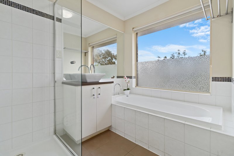 Photo - 29 Marinique Drive, Aspendale Gardens VIC 3195 - Image 12