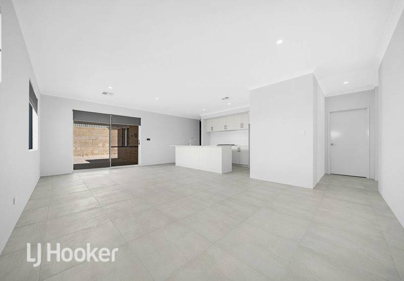 Photo - 29 Mayflower Avenue, Alkimos WA 6038 - Image 8