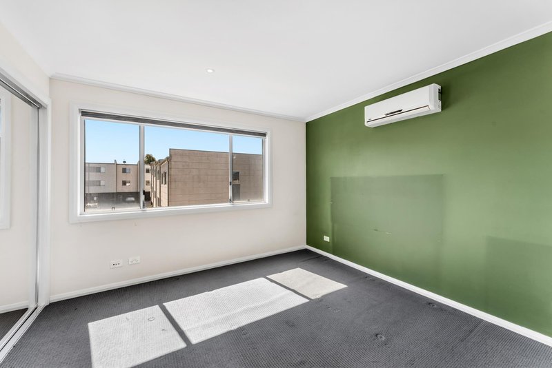 Photo - 29 Mcgovern Street, Casey ACT 2913 - Image 8