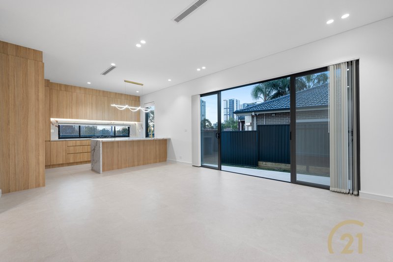 Photo - 29 Mcgowen Crescent, Liverpool NSW 2170 - Image 4