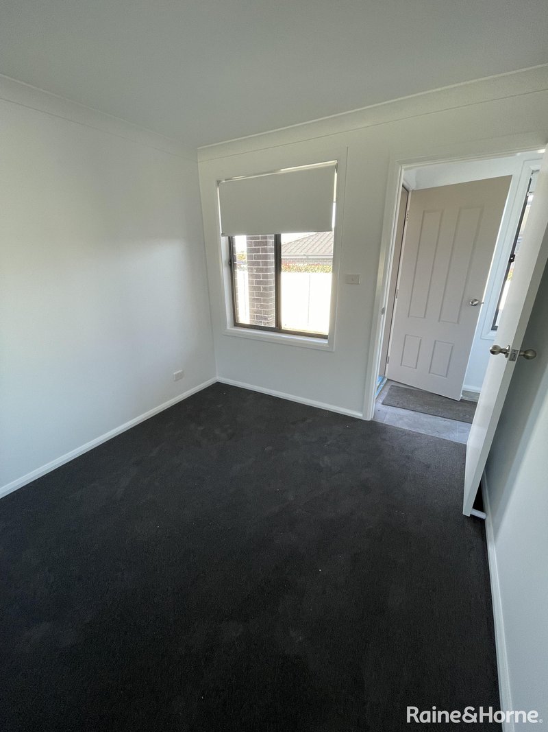 Photo - 2/9 Mckay Place, North Tamworth NSW 2340 - Image 2