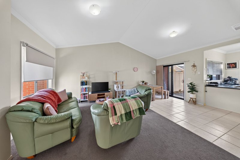 Photo - 2/9 Mctavish Boulevard, Horsham VIC 3400 - Image 4