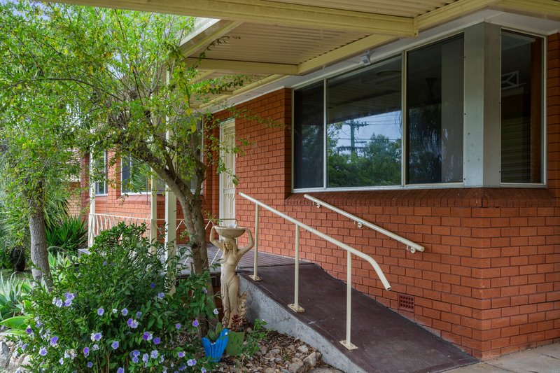 Photo - 29 Megalong Crescent, Campbelltown NSW 2560 - Image 2