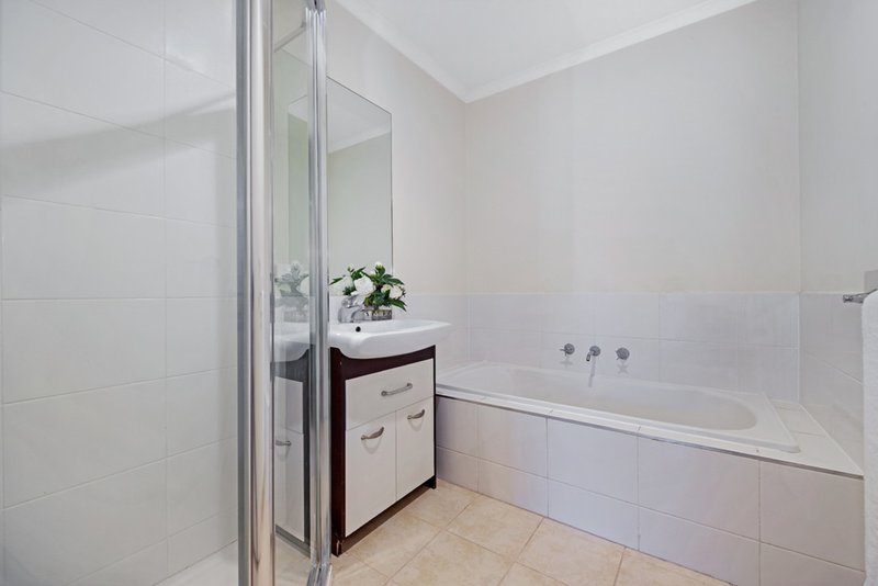 Photo - 2/9 Melaleuca Drive, Glen Waverley VIC 3150 - Image 5