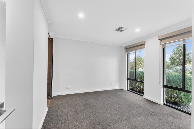 Photo - 29 Melbourne Loop, Hammond Park WA 6164 - Image 4