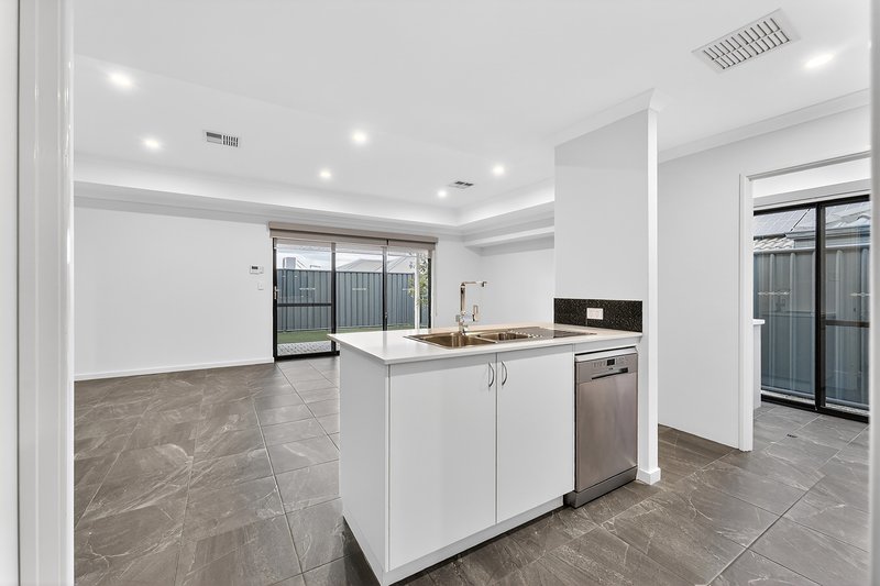 Photo - 29 Melbourne Loop, Hammond Park WA 6164 - Image 7