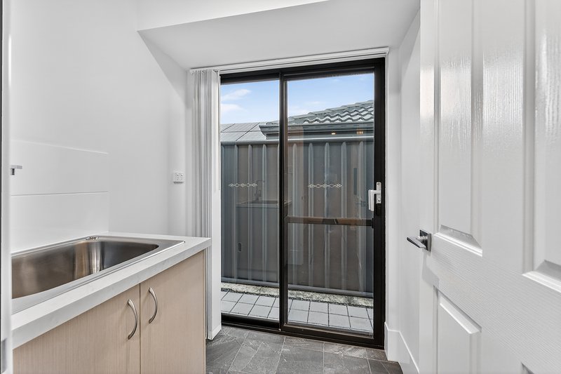 Photo - 29 Melbourne Loop, Hammond Park WA 6164 - Image 12