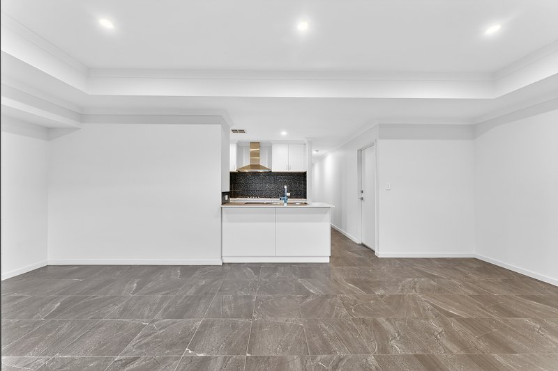 Photo - 29 Melbourne Loop, Hammond Park WA 6164 - Image 13