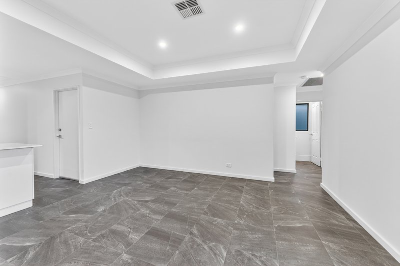 Photo - 29 Melbourne Loop, Hammond Park WA 6164 - Image 16