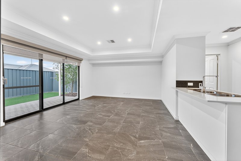 Photo - 29 Melbourne Loop, Hammond Park WA 6164 - Image 17