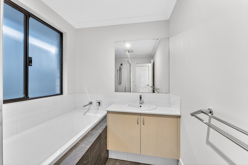 Photo - 29 Melbourne Loop, Hammond Park WA 6164 - Image 22