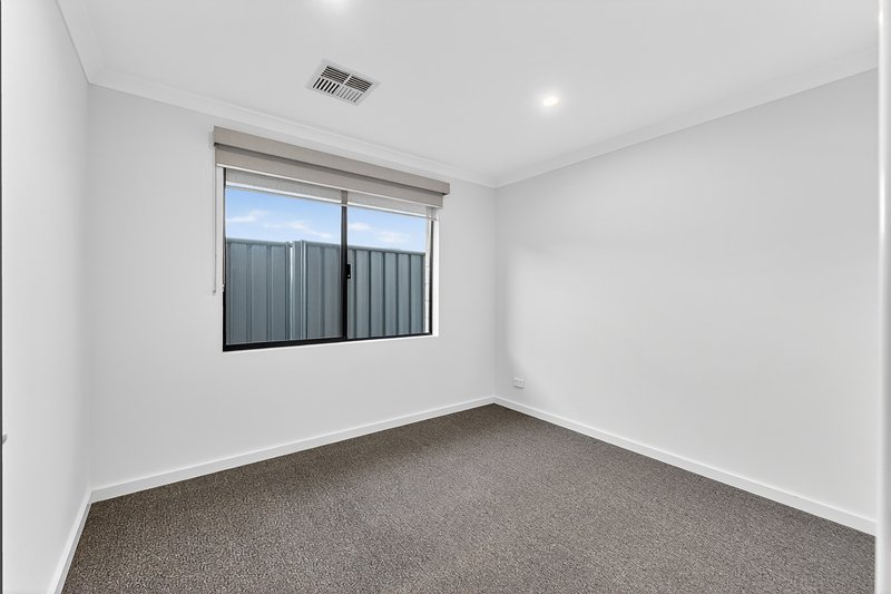 Photo - 29 Melbourne Loop, Hammond Park WA 6164 - Image 24