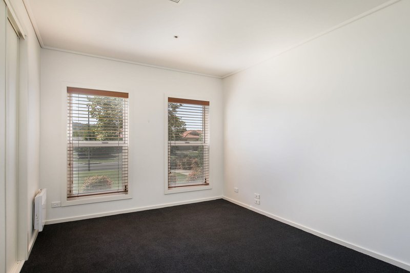 Photo - 29 Memorial Drive, Wodonga VIC 3690 - Image 8