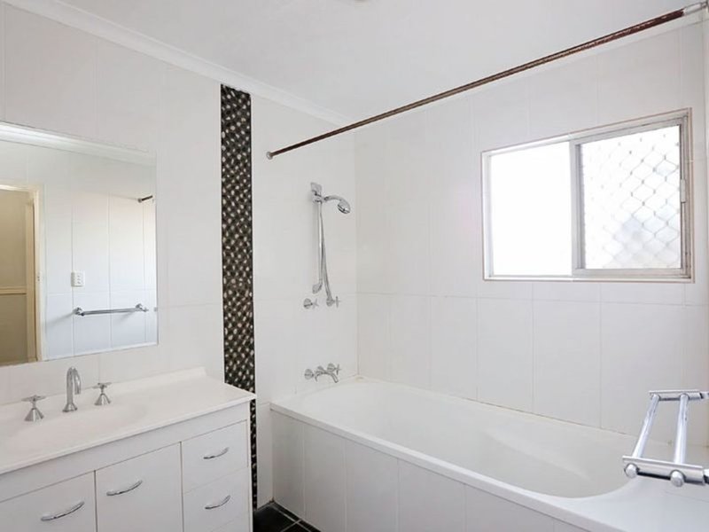 Photo - 29 Millen Crescent, Mount Isa QLD 4825 - Image 4