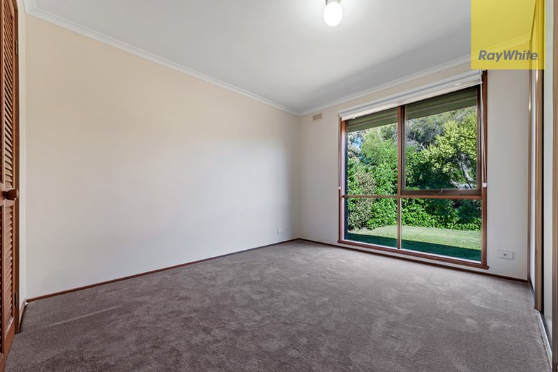 Photo - 29 Mitford Crescent, Craigieburn VIC 3064 - Image 4