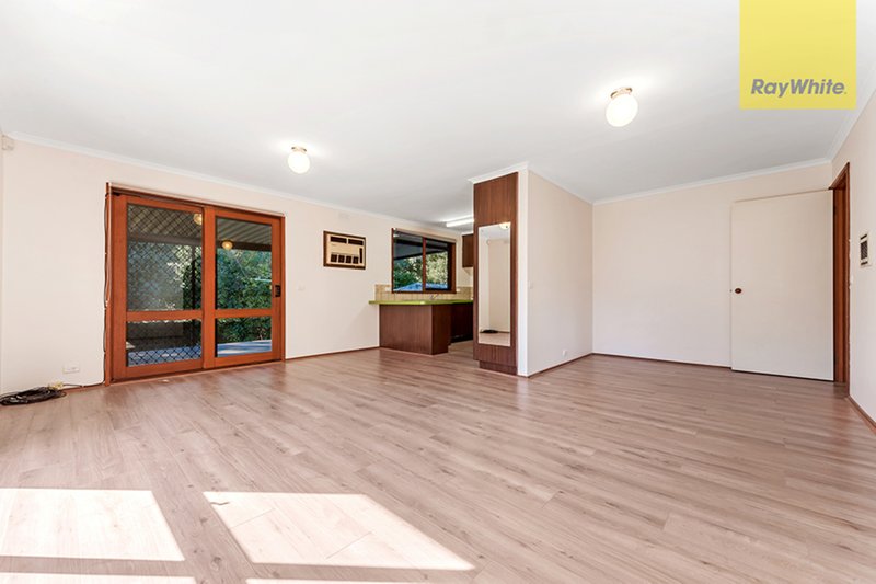 Photo - 29 Mitford Crescent, Craigieburn VIC 3064 - Image 6