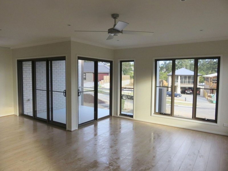 Photo - 29 Moontide Way, , Springfield Lakes QLD 4300 - Image 3