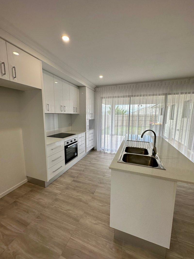 Photo - 2/9 Moro Street, Edmonton QLD 4869 - Image 1