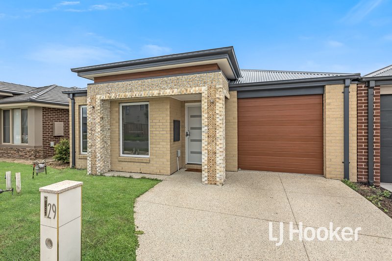 29 Mossey Crescent, Cranbourne East VIC 3977