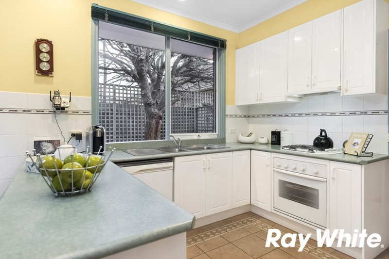 Photo - 2/9 Mount Pleasant Drive, Mount Waverley VIC 3149 - Image 3