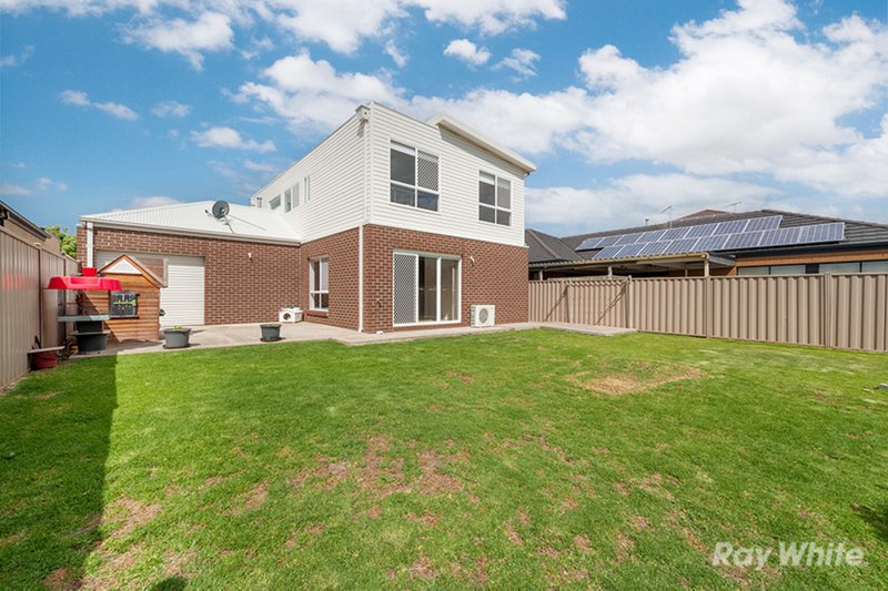 Photo - 29 Mount Way, Caroline Springs VIC 3023 - Image 9