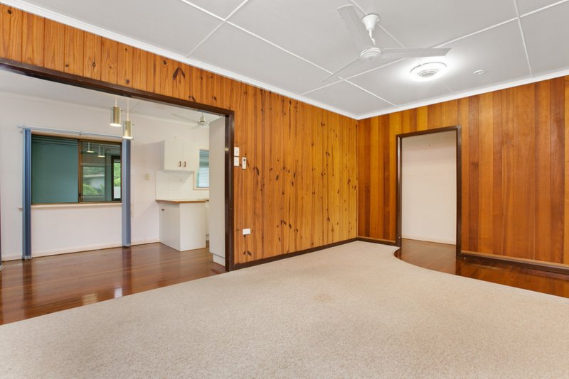 Photo - 29 Murchison Street, Whitfield QLD 4870 - Image 6