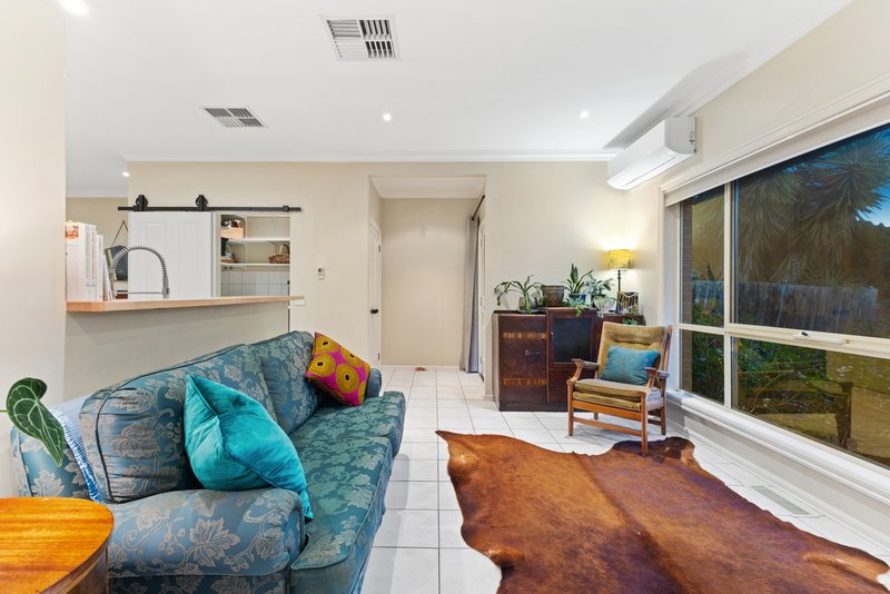 Photo - 2/9 Myora Court, Chadstone VIC 3148 - Image 3
