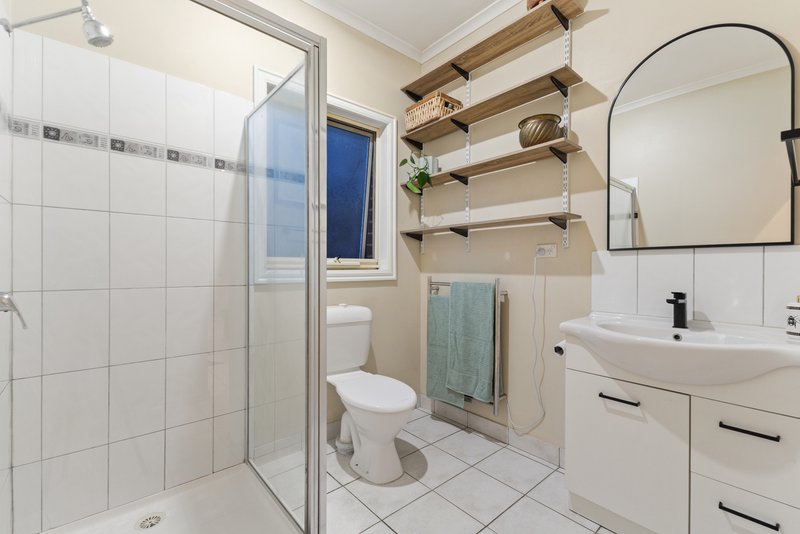 Photo - 2/9 Myora Court, Chadstone VIC 3148 - Image 8