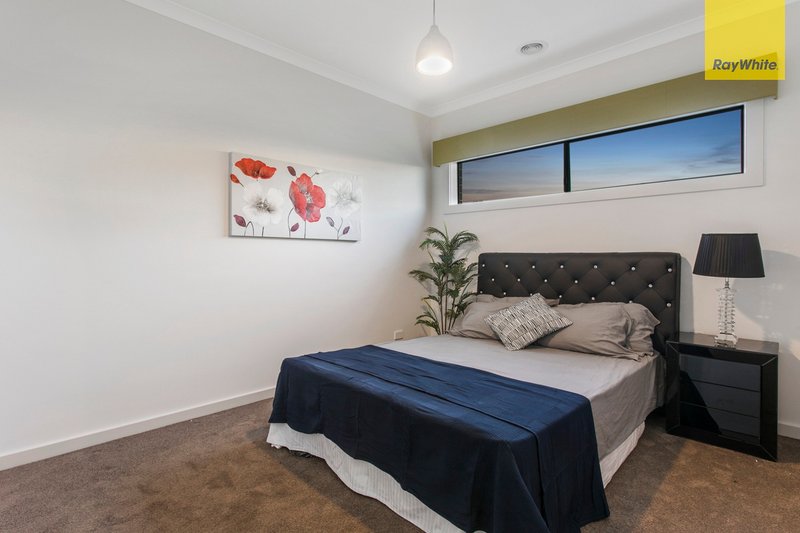 Photo - 29 Newbridge Boulevard, Clyde North VIC 3978 - Image 5