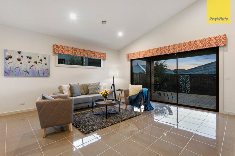 Photo - 29 Newbridge Boulevard, Clyde North VIC 3978 - Image 8