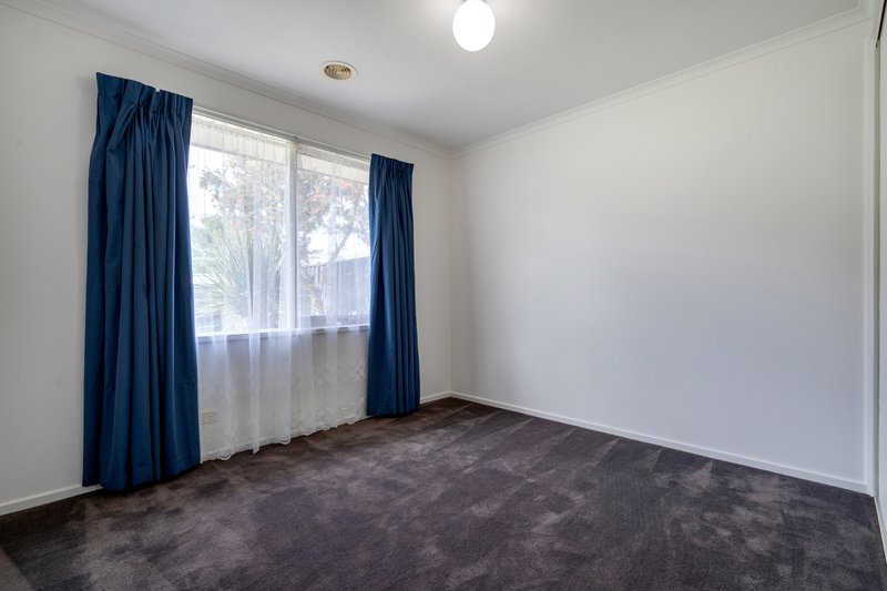 Photo - 29 Newlyn Drive, Craigieburn VIC 3064 - Image 10