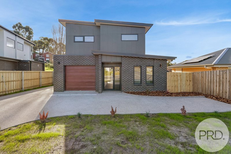 Photo - 2/9 Noble Drive, New Town TAS 7008 - Image 2