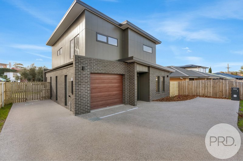 Photo - 2/9 Noble Drive, New Town TAS 7008 - Image 3