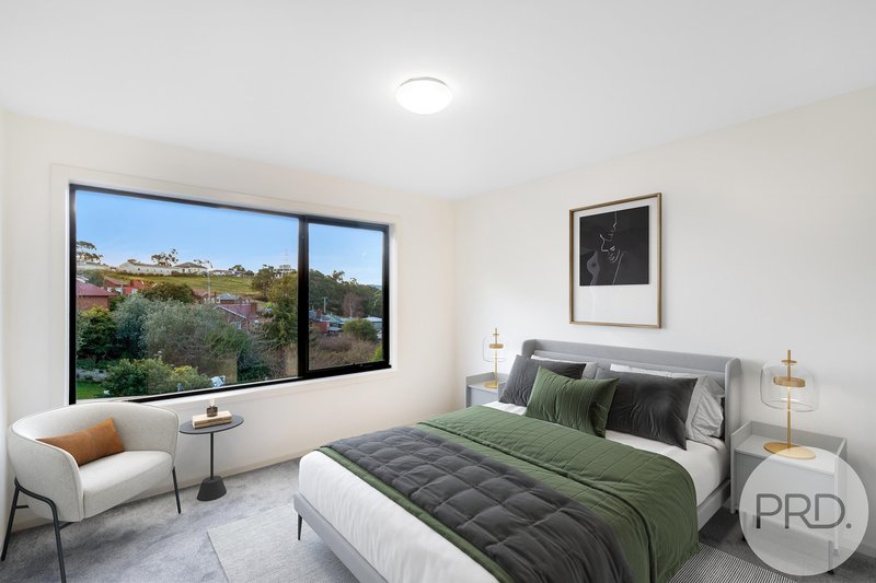 Photo - 2/9 Noble Drive, New Town TAS 7008 - Image 10