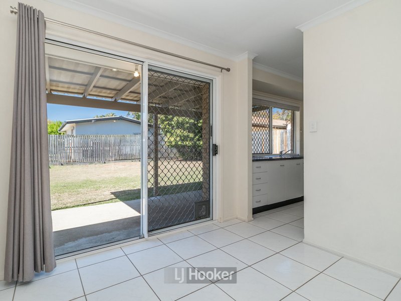 Photo - 29 Noosa Court, Hillcrest QLD 4118 - Image 4