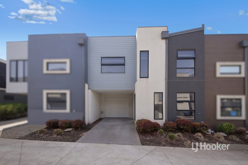 Photo - 29 Nugget Way, Cranbourne East VIC 3977 - Image 3