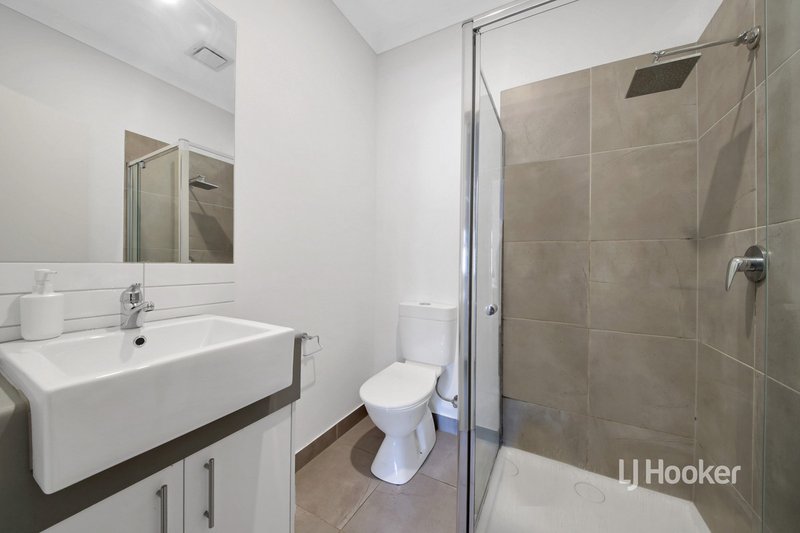 Photo - 29 Nugget Way, Cranbourne East VIC 3977 - Image 12