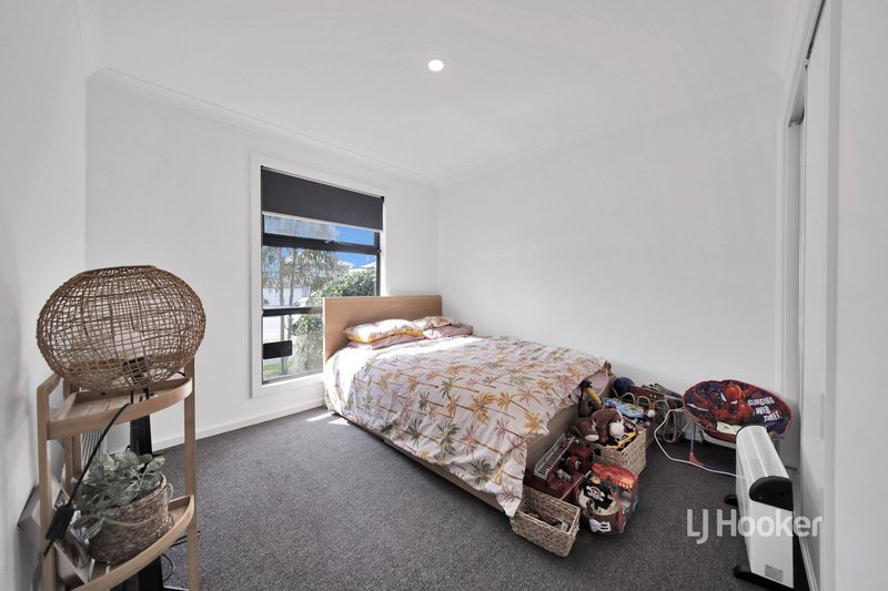 Photo - 29 Nugget Way, Cranbourne East VIC 3977 - Image 15